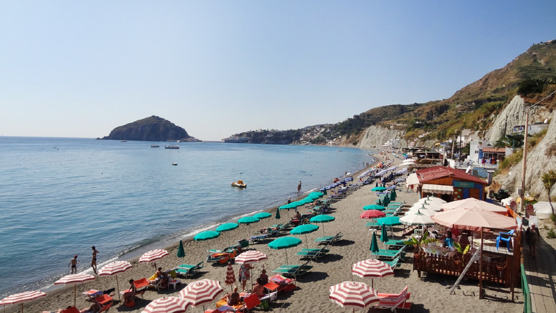 MARONTISTRANDEN MED TRADITIONELL LUNCH & SANT’ANGELO & VINKANTINA